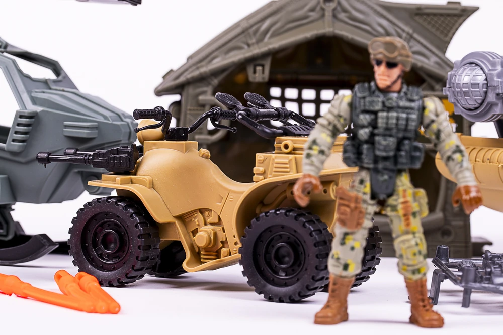 Toymax Specialiųjų pajėgų karinis rinkinys su valtimi, sraigtasparniu, keturračiu ir priedais (520374)