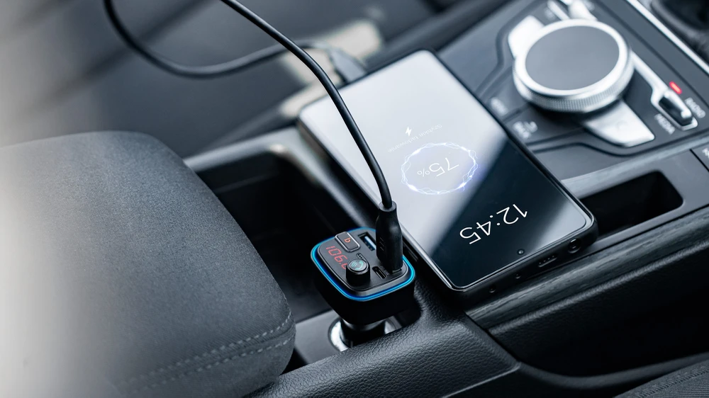 Peiying Automobilinis FM siųstuvas su Bluetooth funkcija