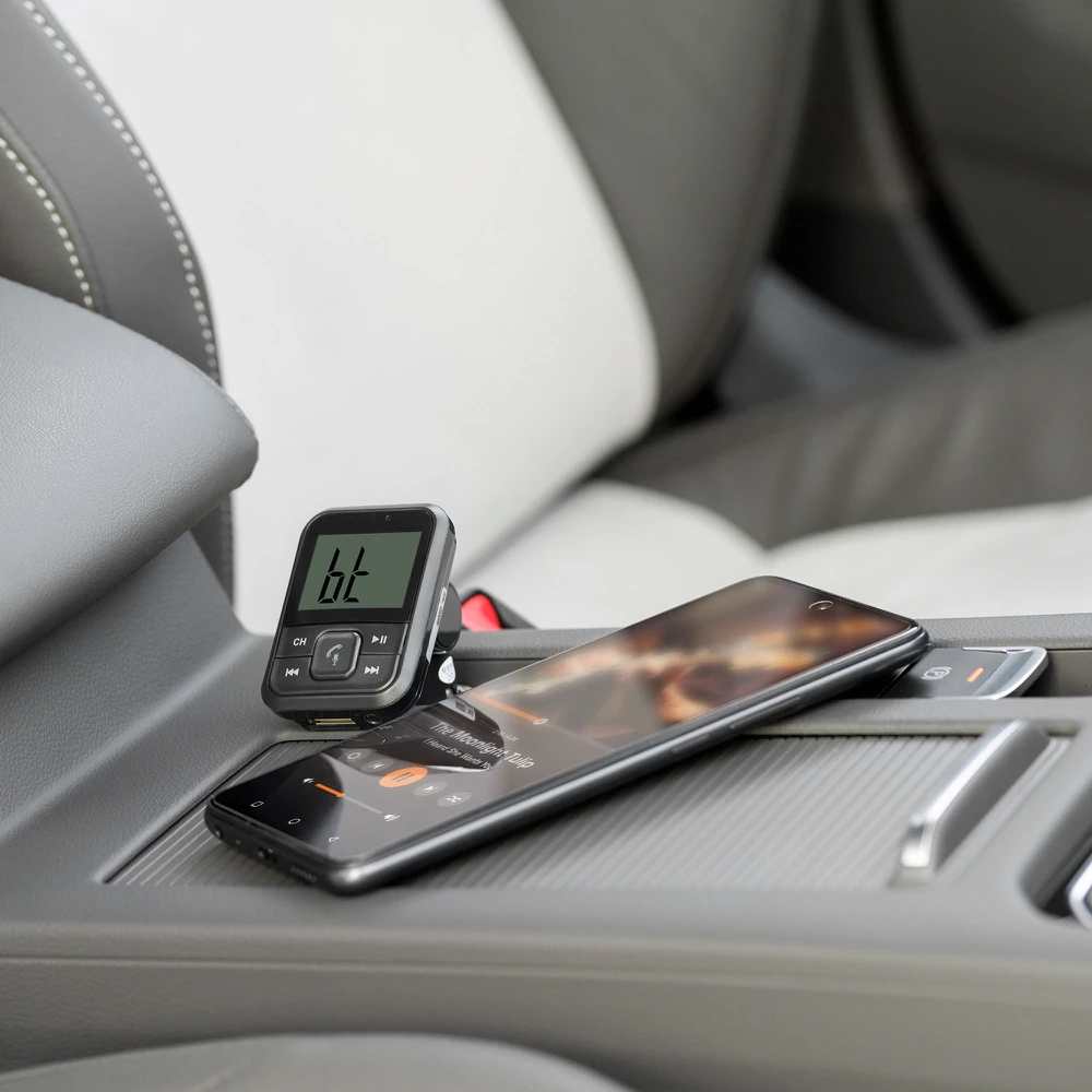 Peiying Automobilinis siųstuvas su Bluetooth funkcija ir USB lizdu