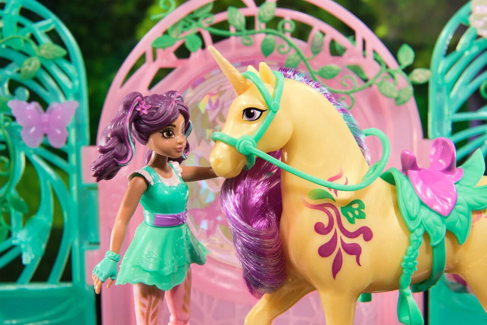 Spin Master Unicorn Academy Vienaragio akademija – Ava ir lapų prekystalio žaidimų rinkinys – (6072051)