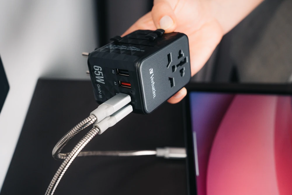 Verbatim kelioninis adapteris EU/UK/US GaN 2xUSB-A/2xUSB-C PD 65W UTA-05 juodas 32120