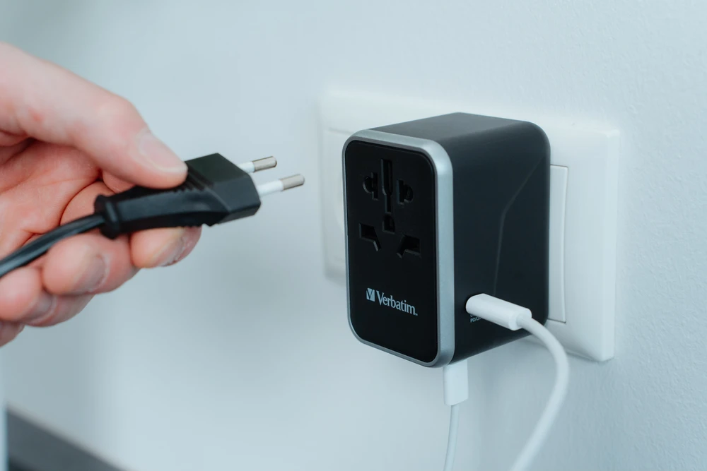 Verbatim Adapteris kelioninis EU/UK/US 3xUSB-A/2xUSB-C PD 61W UTA-04 juodos spalvos 49546