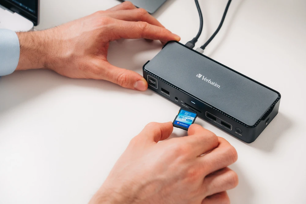 VERBATIM USB-C Pro įkrovimo stotelė, 15 prievadų, CDS-15