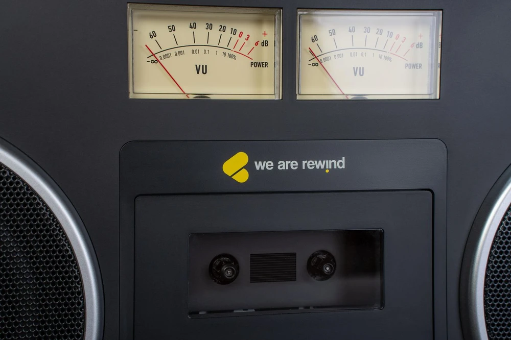 Wearerewind „We Are Rewind“ – nešiojama kolonėlė su kasečių grotuvu ir magnetofonu „noir“ – CURTIS