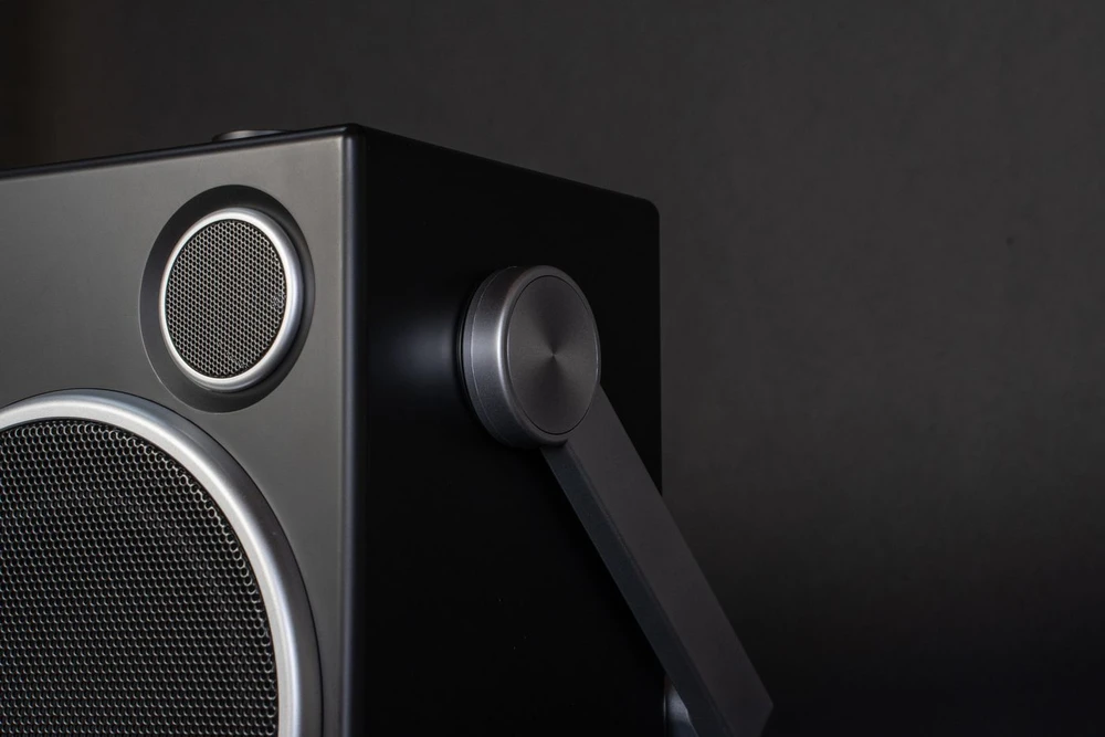 Wearerewind „We Are Rewind“ – nešiojama kolonėlė su kasečių grotuvu ir magnetofonu „noir“ – CURTIS