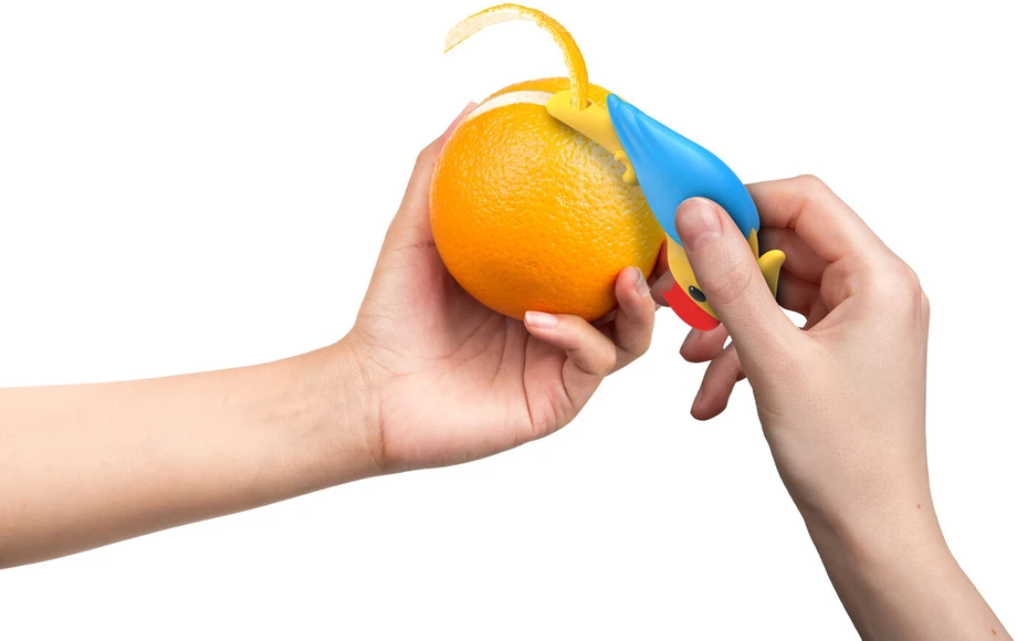 Gertuvė Winkee - citrusinių vaisių žievelių papūga - geltona, mėlyna, raudona