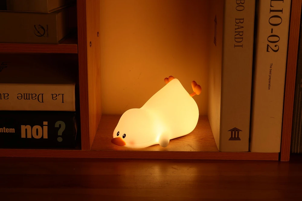 „Winkee“ – „Clumsy Duck“ naktinė lemputė – kompaktiška