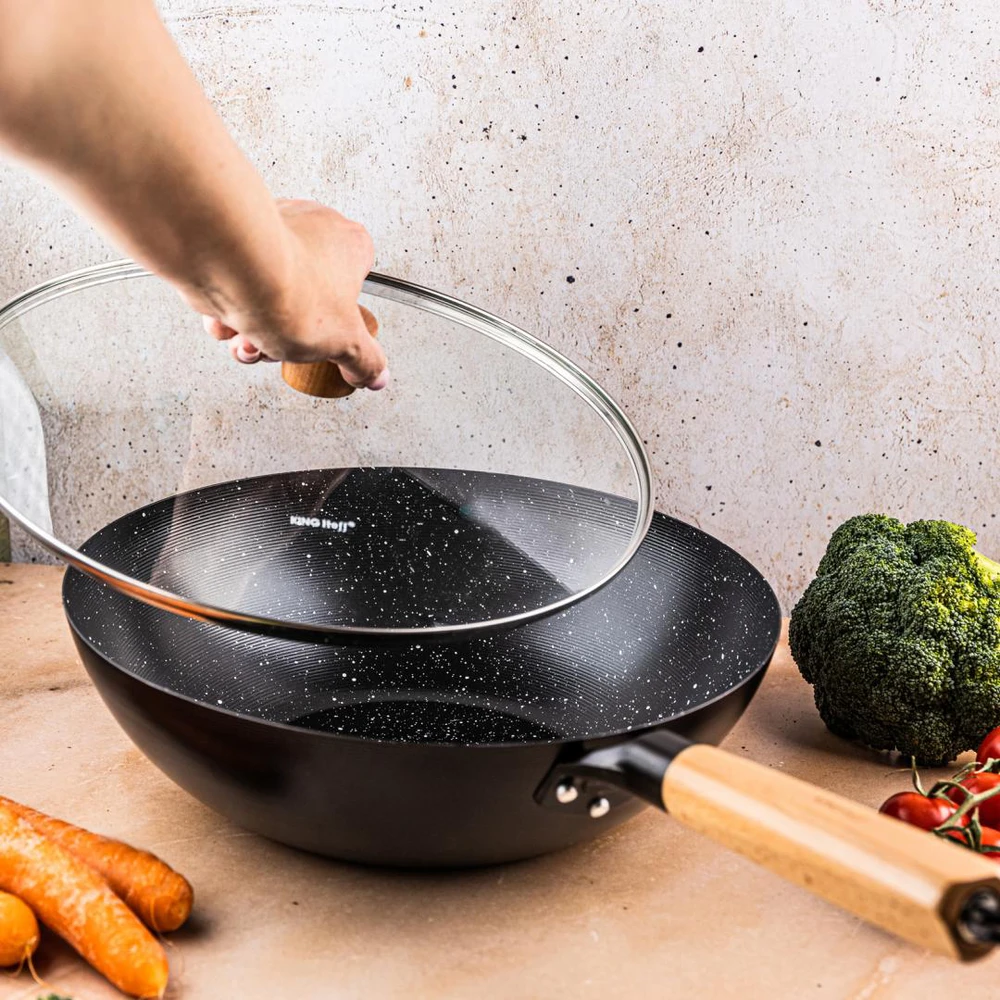King Hoff Wok Keptuvė su dangčiu, 30 cm, anglinio plieno, marmurinė nelimpanti danga, medinė rankena, „Kinghoff“, kh-1984