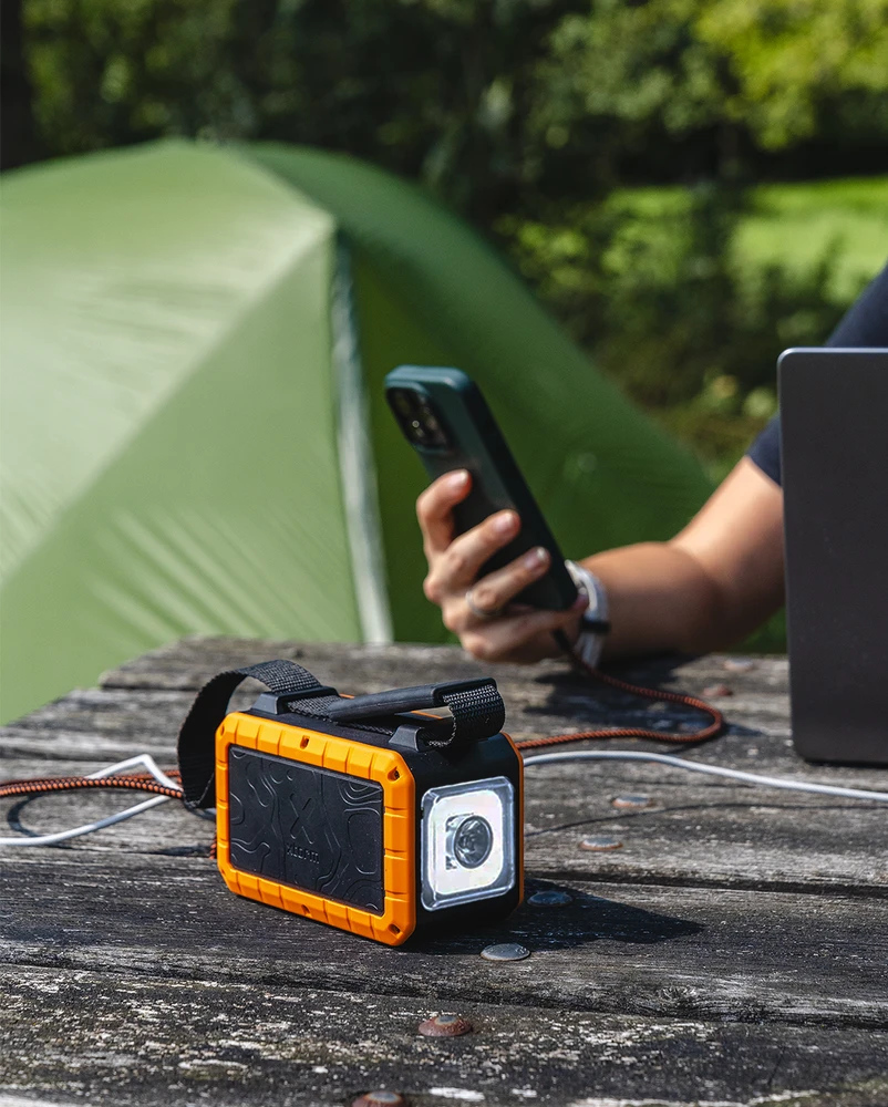 „Xtorm“ – XR204 tvirtas žibintuvėlis su išorine baterija, 100 W, 40 000 mAh
