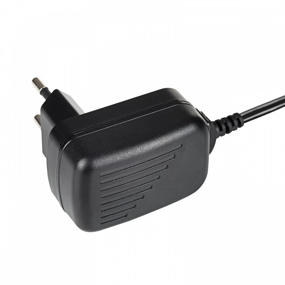 Juodas 12V tinklo adapteris su integruotu laidu