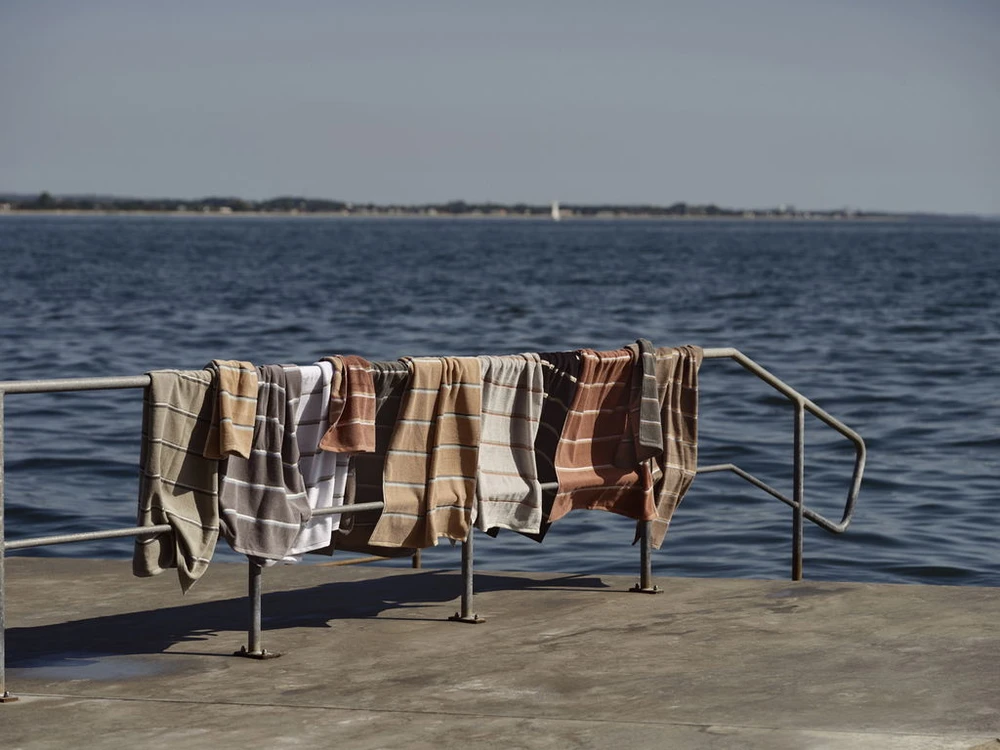 „Zone Denmark“ – pirties rankšluostis 140 x 70 cm – pilkas, mėlynas rūkas, švelni pilka spalva