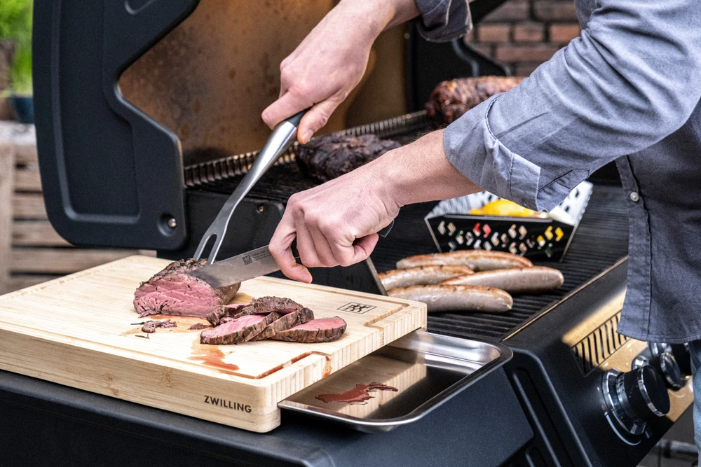 Zwilling - BBQ+ pjaustymo lentelė su padėklu - nerūdijančio plieno - 39 cm x 30 cm - bambuko