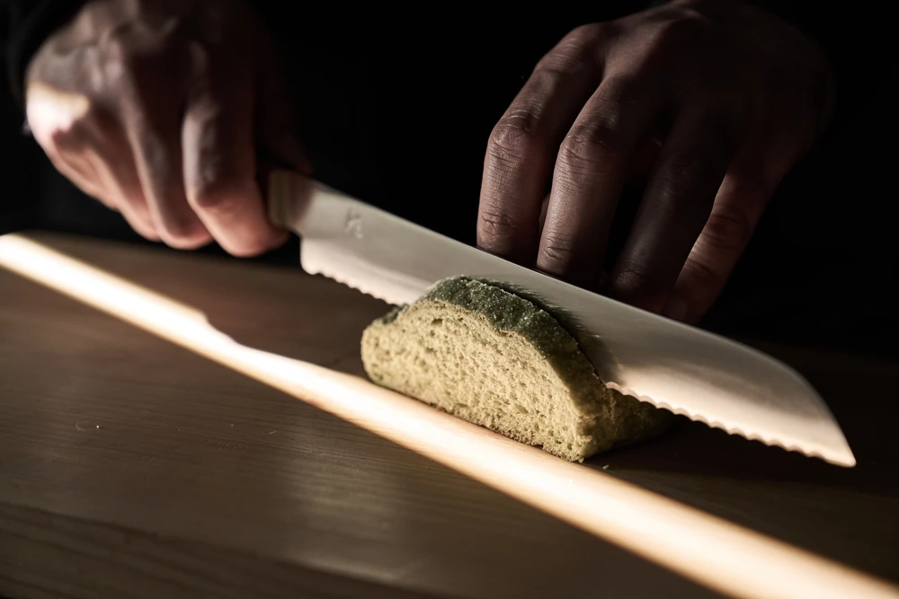 Zwilling - KOYA 4000FCv2 duonos peilis - dantytu kraštu - 23 cm