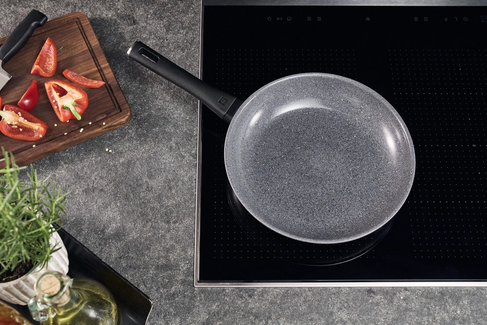 Zwilling Terreno Plus keptuvė pilka, 24 cm