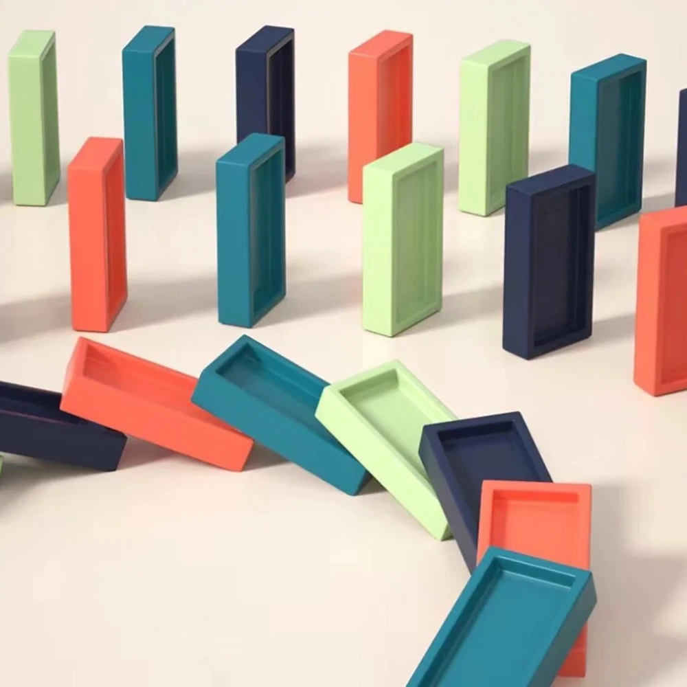 Interaktyvus traukinys su domino Train