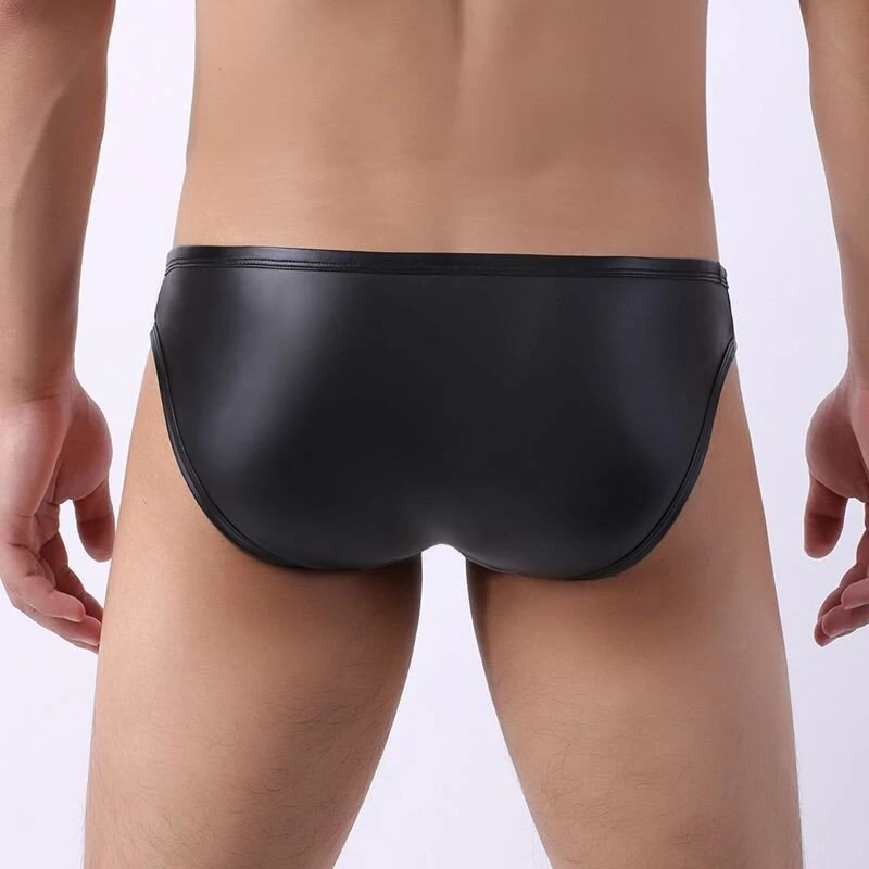 Seksualios vyriškos odinės kelnaitės