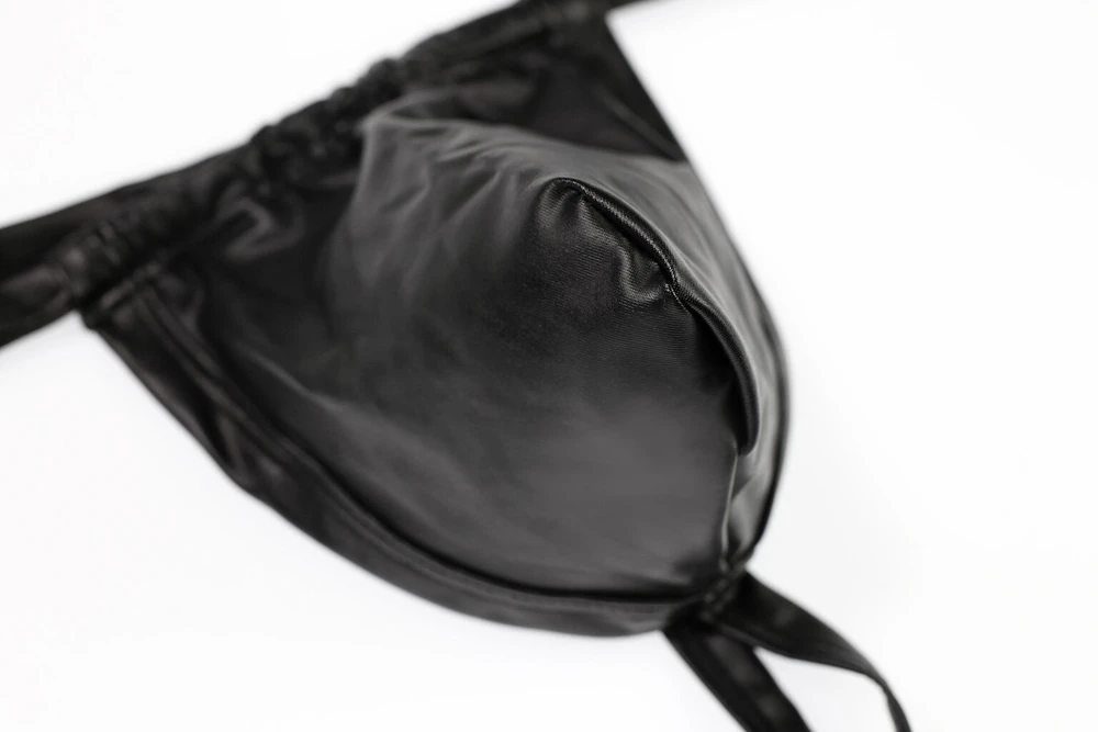 Vyriškos seksualios odinės tamprės