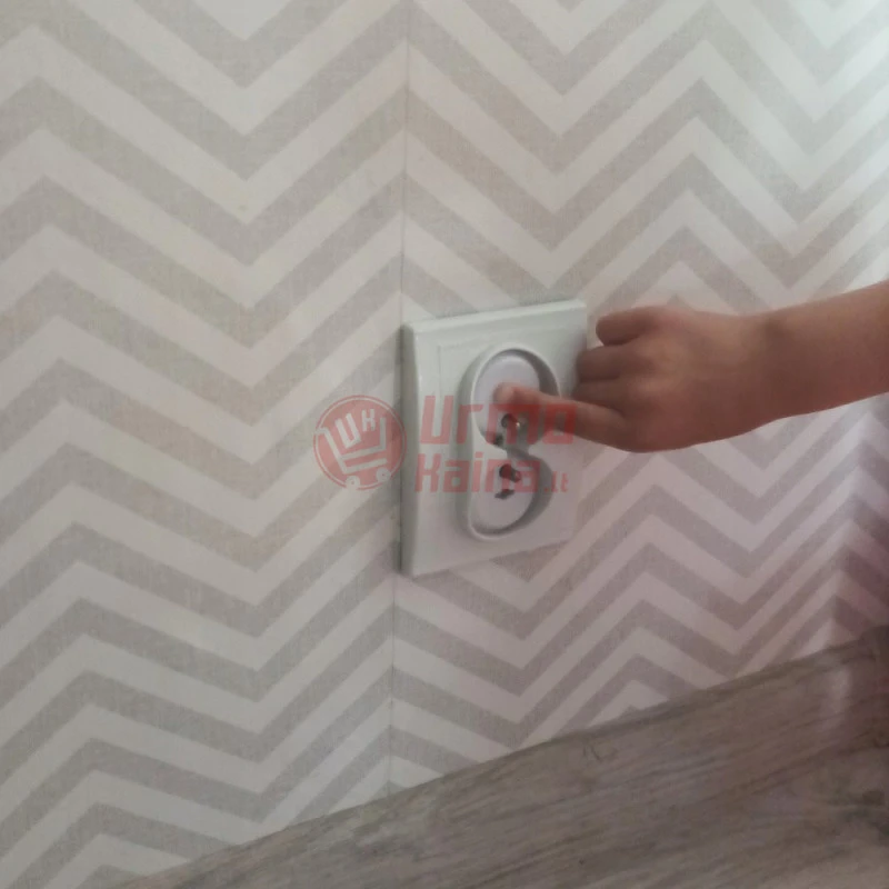 Apsauginiai kištukai elektros lizdams balti 15 vnt. balti CP06