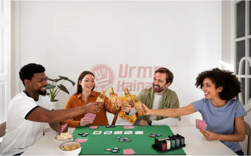 Pokerio rinkinys dėžutėje 200 žetonų