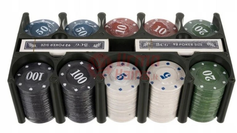 Pokerio rinkinys dėžutėje 200 žetonų