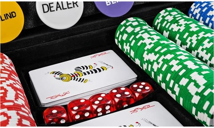 Pokerio rinkinys lagaminelyje Texas Strong Poker 500 žetonų