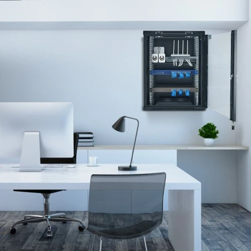Koduva VEVOR 15U sieninis tinklo serverio rack spinta, 45,7 cm gylis, stiklinės durys su spyna