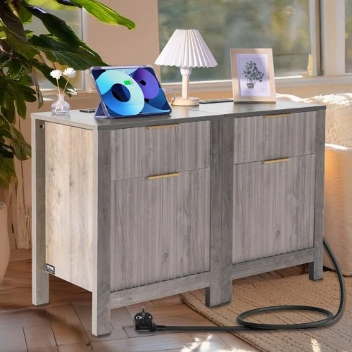 Sofa VEVOR Kaimiško stiliaus šoninis staliukas, 2 vnt., kvadratinis, su USB jungtimis ir lizdais, 3 aukštų, pilkas