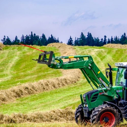 Koduva VEVOR šieno smaigas 49", 1600 lbs, krautuvo ir traktoriaus priedas, su 2 stabilizavimo smaigais
