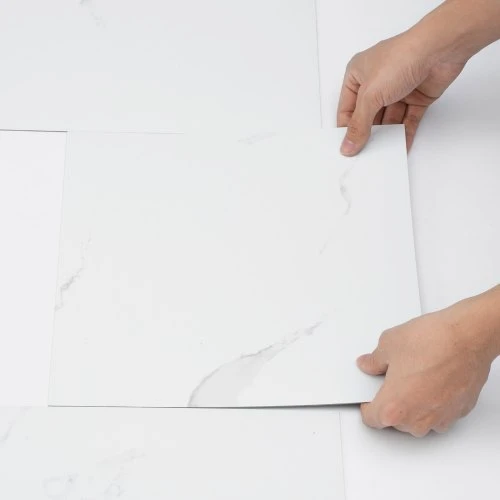 VEVOR Vinilinės grindų plytelės, 305 x 305 mm, baltas marmuro raštas, 50 vnt.