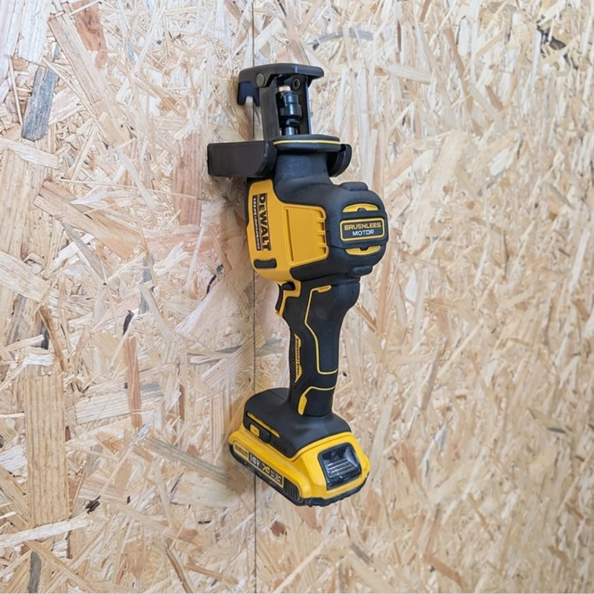 Garageprintslt DeWalt DCS369B DCS369N-XJ Kompaktiškas Pjūklas Sieninis Laikiklis