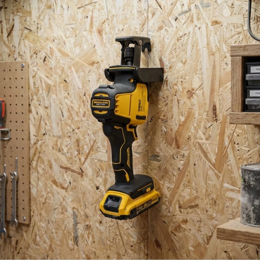 Garageprintslt DeWalt DCS369B DCS369N-XJ kompaktiško tiesinio pjūklo sieninis laikiklis