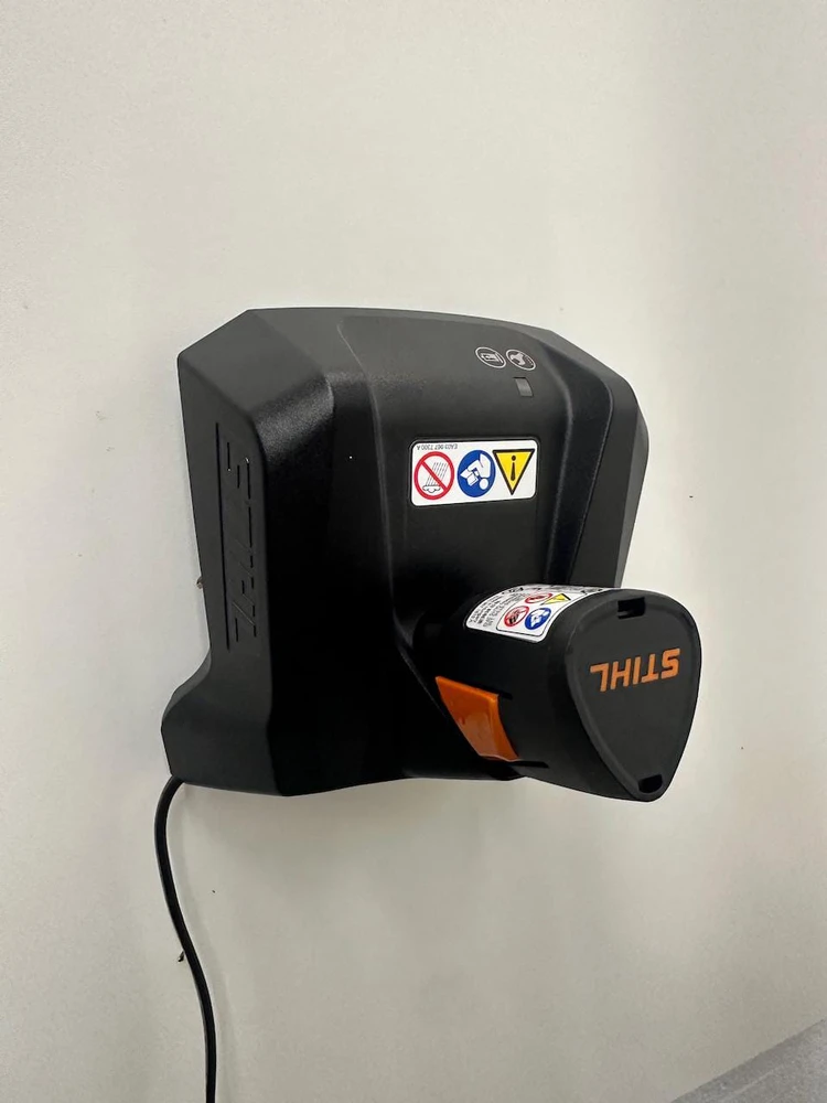 Garageprintslt STIHL AL1 sieninis laikiklis