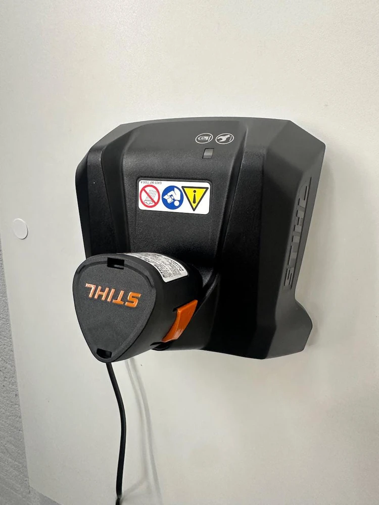 Garageprintslt STIHL AL1 sieninis laikiklis