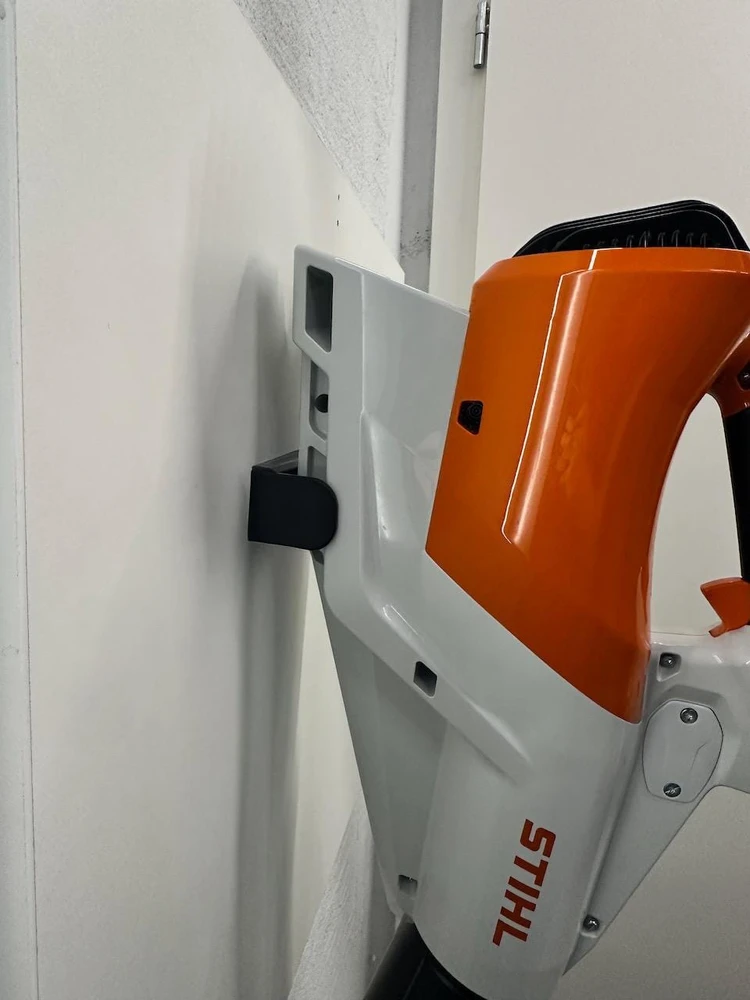 Garageprintslt STIHL BGA 250 lapų pūstuvo sieninis laikiklis