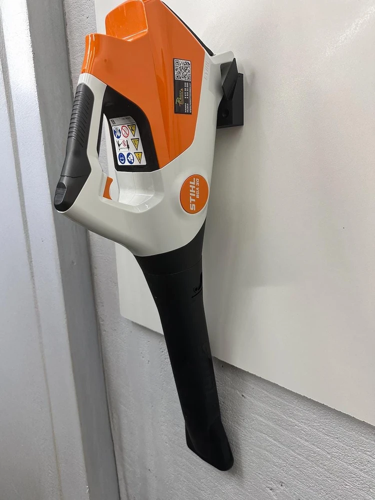 Garageprintslt STIHL BGA 30 Lapų Pūstuvo Sieninis Laikiklis