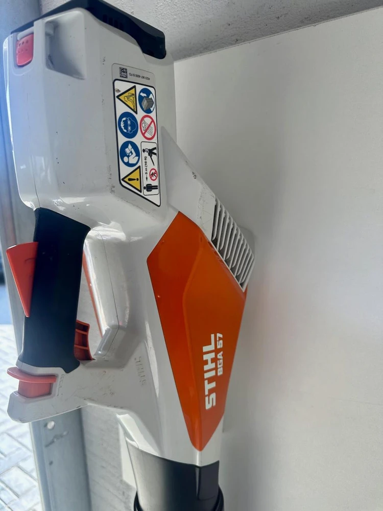 Garageprintslt STIHL BGA 57 sieninis laikiklis