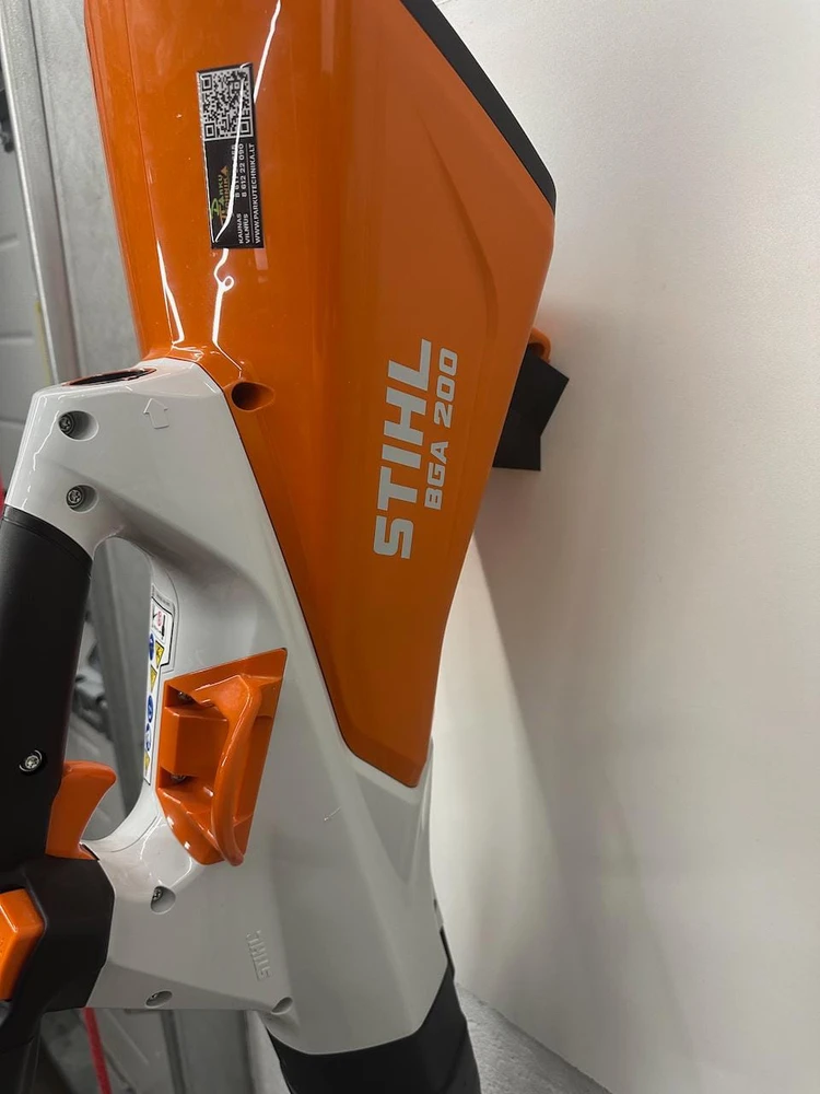 Garageprintslt STIHL BGA200 Sieninis laikiklis