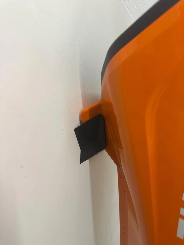 Garageprintslt STIHL BGA200 Sieninis laikiklis