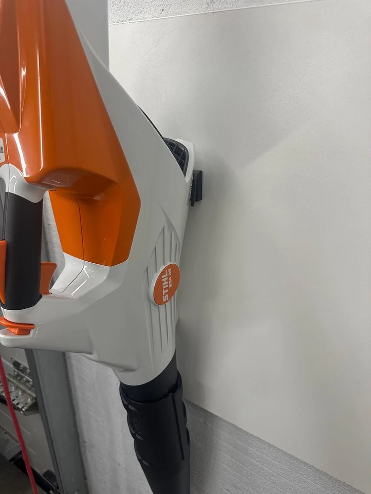 Garageprintslt STIHL BGA86 lapų pūstuvo sieninis laikiklis