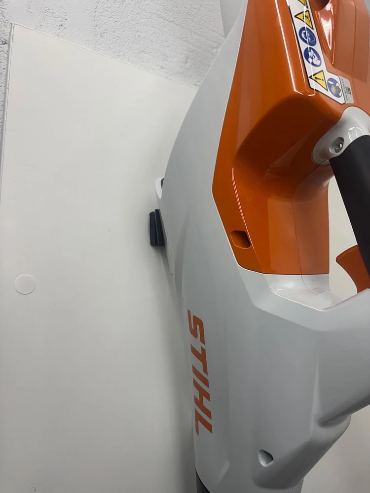 Garageprintslt STIHL BGA86 lapų pūstuvo sieninis laikiklis