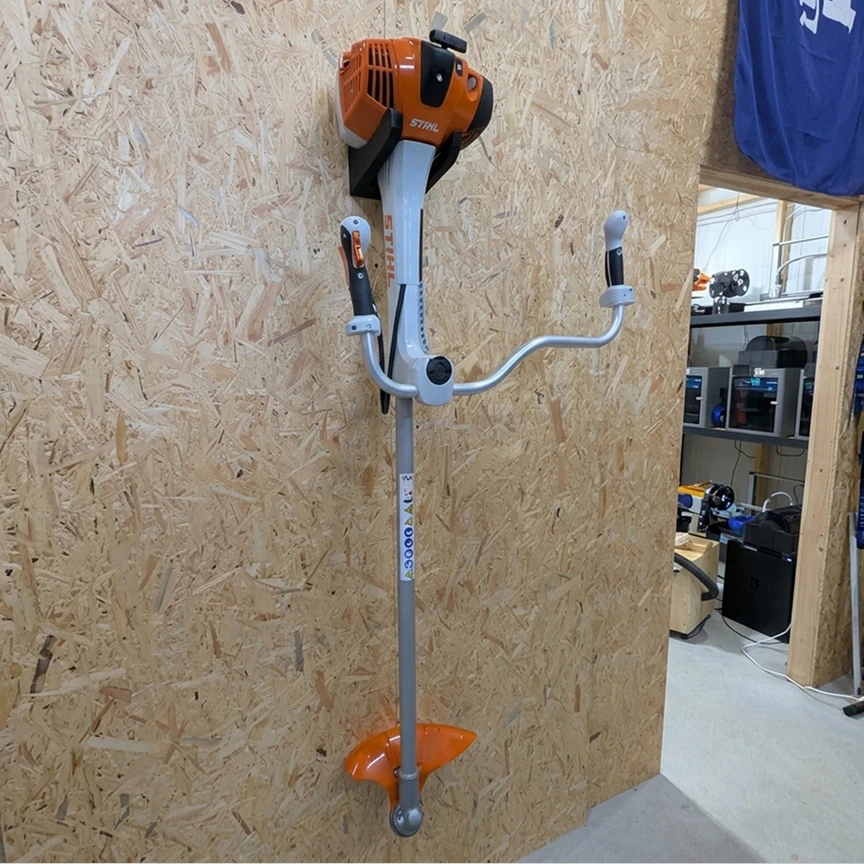 Garageprintslt STIHL FS411 ir panašių krūmapjovių sieninis laikiklis