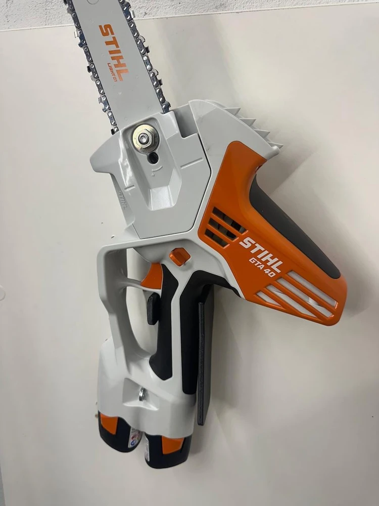 Garageprintslt Stihl GTA40 šakų pjovimo sieninis laikiklis