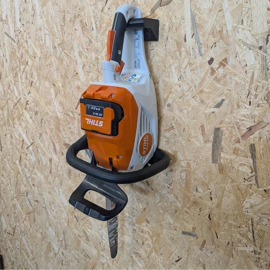 Garageprintslt Stihl MSA serijos grandininio pjūklo sieninė laikiklis