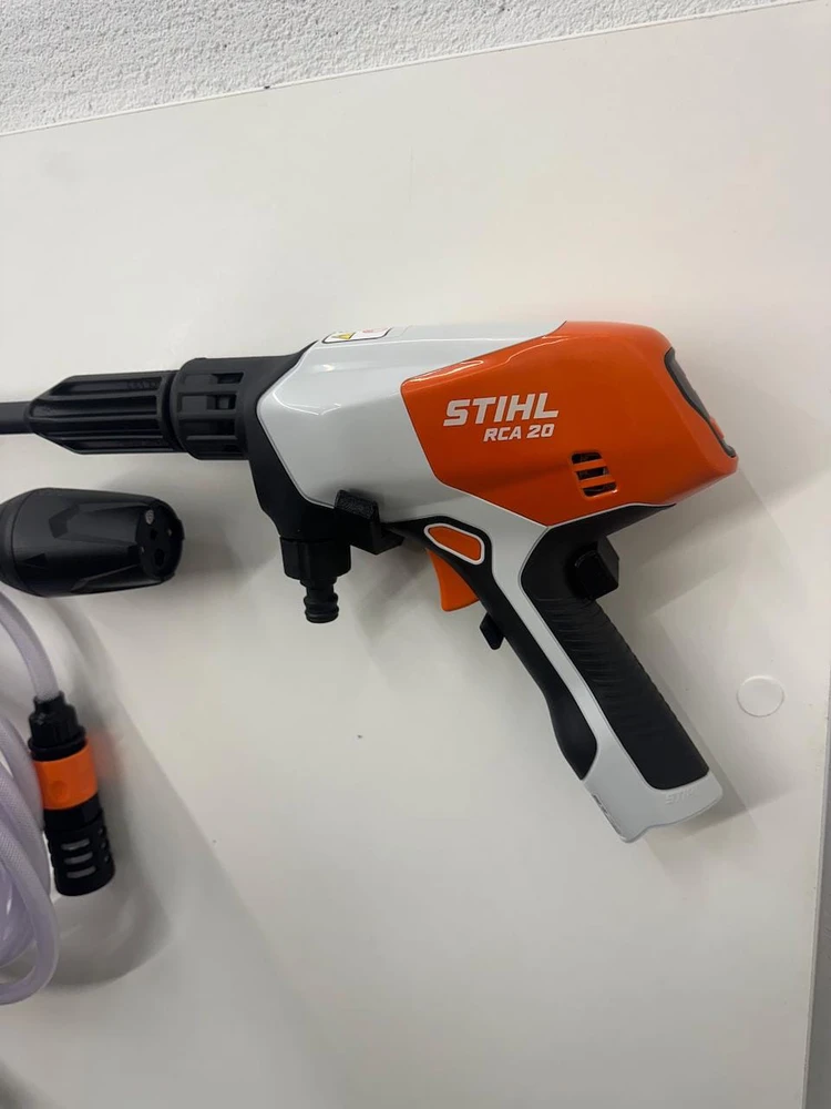 Garageprintslt STIHL RCA20 Rankinis slėginis plovimo aparatas su sieniniu laikikliu