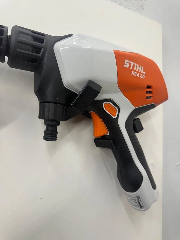Garageprintslt STIHL RCA20 Rankinis slėginis plovimo aparatas su sieniniu laikikliu