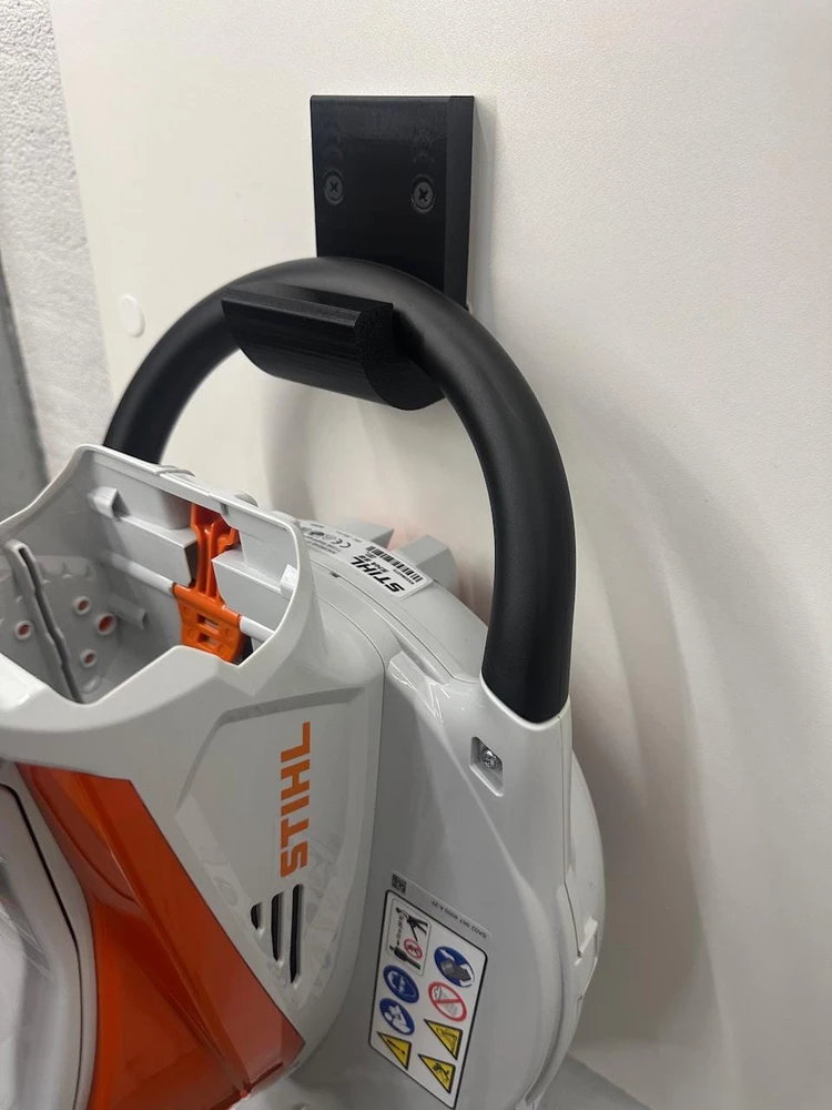 Garageprintslt STIHL SHA56 Lapų pūstuvas / smulkintuvas su vakuuminiu laikikliu ant sienos,