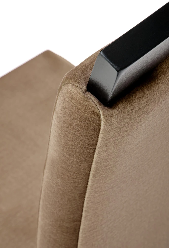 CLARION 2 chair, juodas / Monolith 09 (beige)