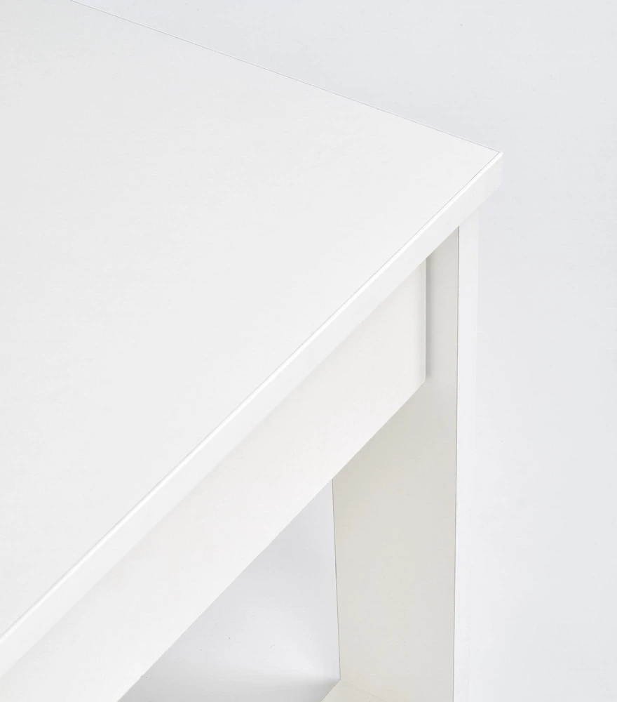 NEA c. table, color: baltas
