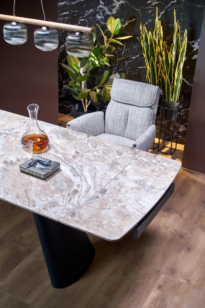 VINCE extension table ruda marble / juodas