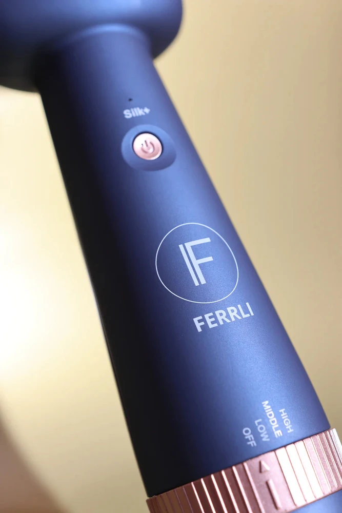 Šukuoseną Formuojantis Džiovintuvas Ferrli Bomby Styler Silk+